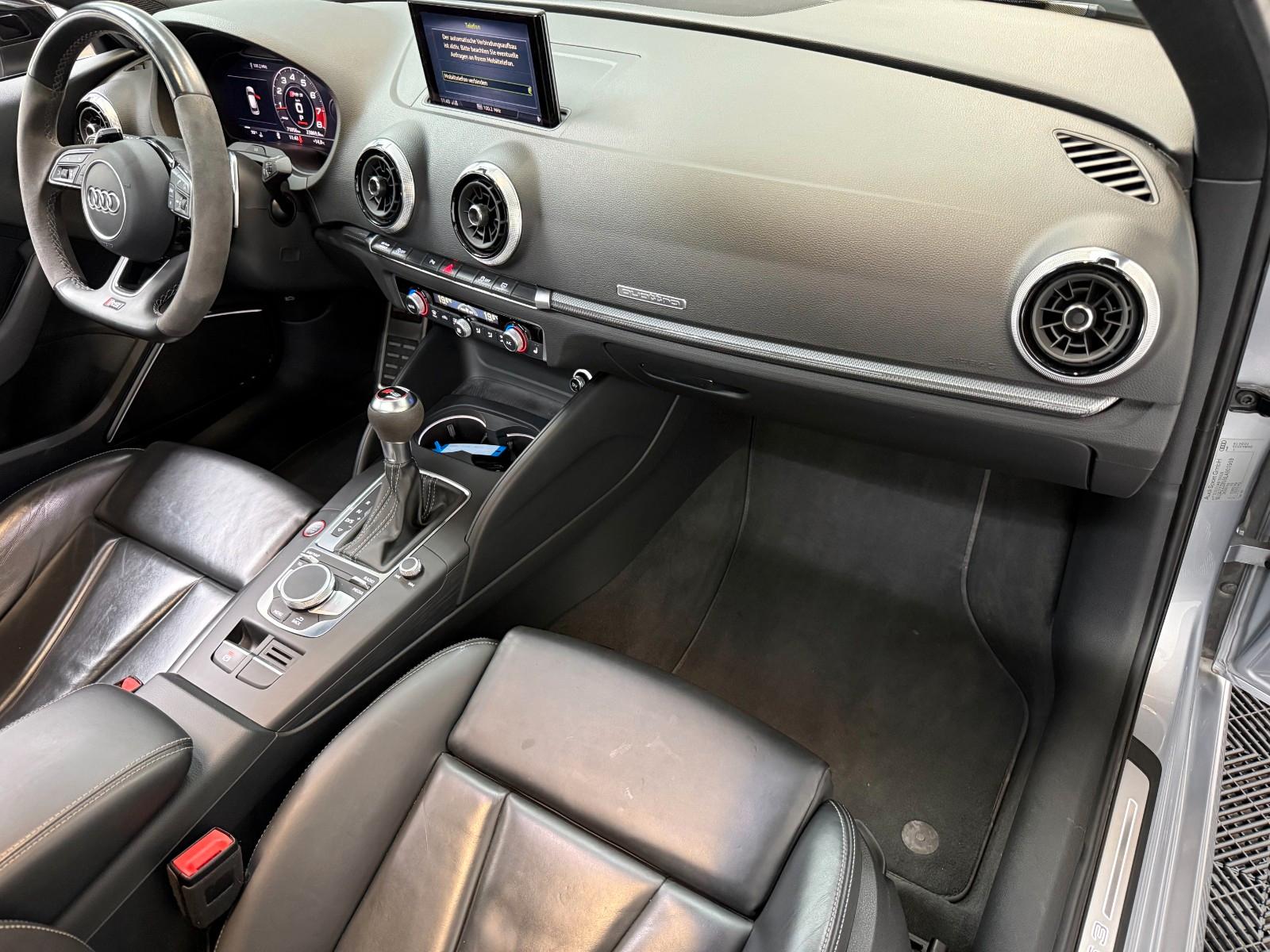 Audi RS 3 Sportback 2.5 TFSI Quattro*SCHALE*PANO*KAME