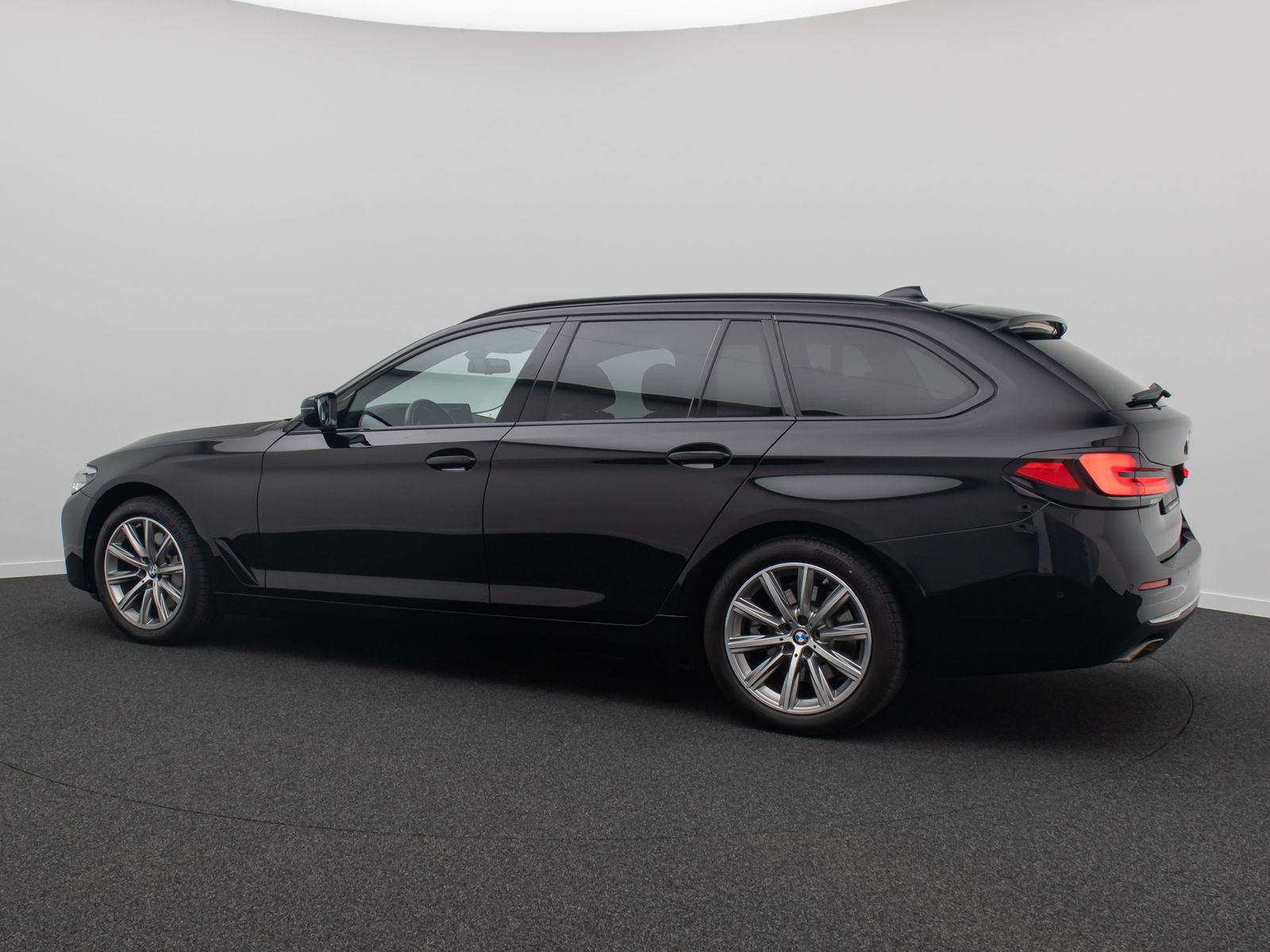 Fahrzeugabbildung BMW 530i xD Luxury Line DAB Kamera HiFi Sportstz 18"