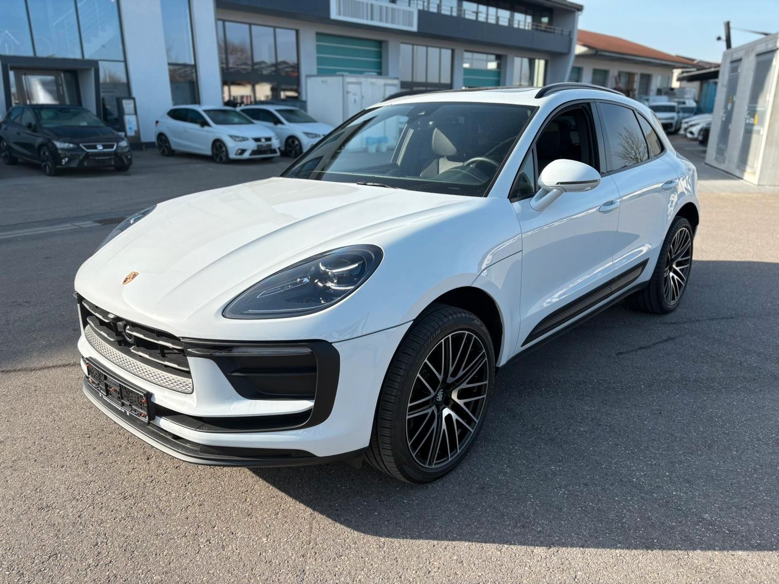 PORSCHE Macan Basis (BOSE/14Wege/Pano)