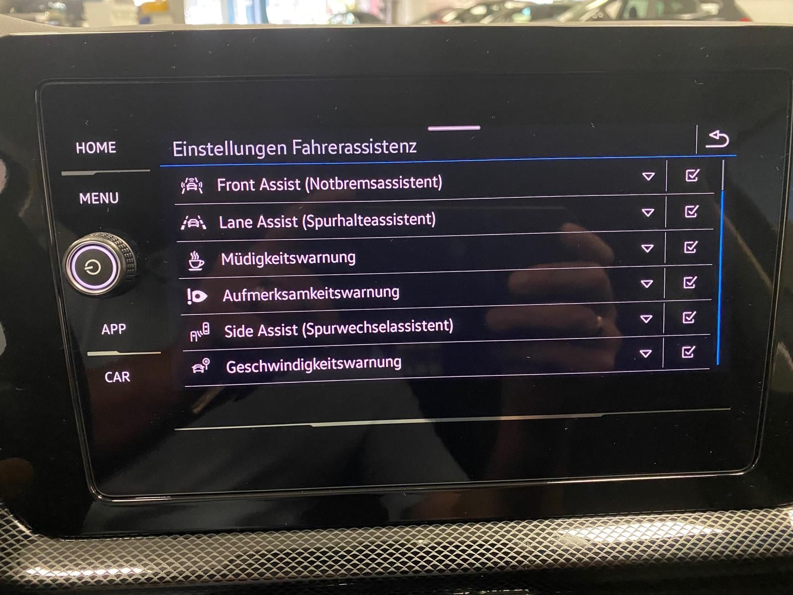 Fahrzeugabbildung Volkswagen T-Cross 1.0 TSI Life+APP+ACC+TOTWINKEL+KAMERA+++