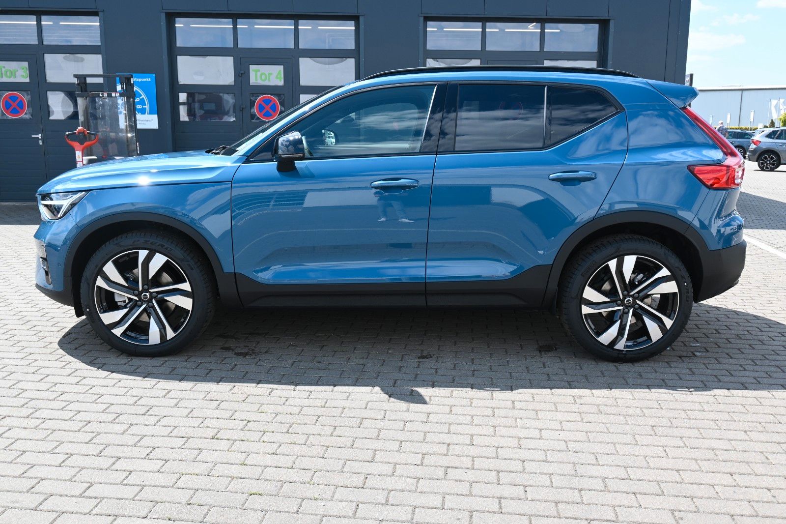 Fahrzeugabbildung Volvo XC40 B4 Plus Dark DCT*RFK*STDHZG*BLIS*ACC*AHK