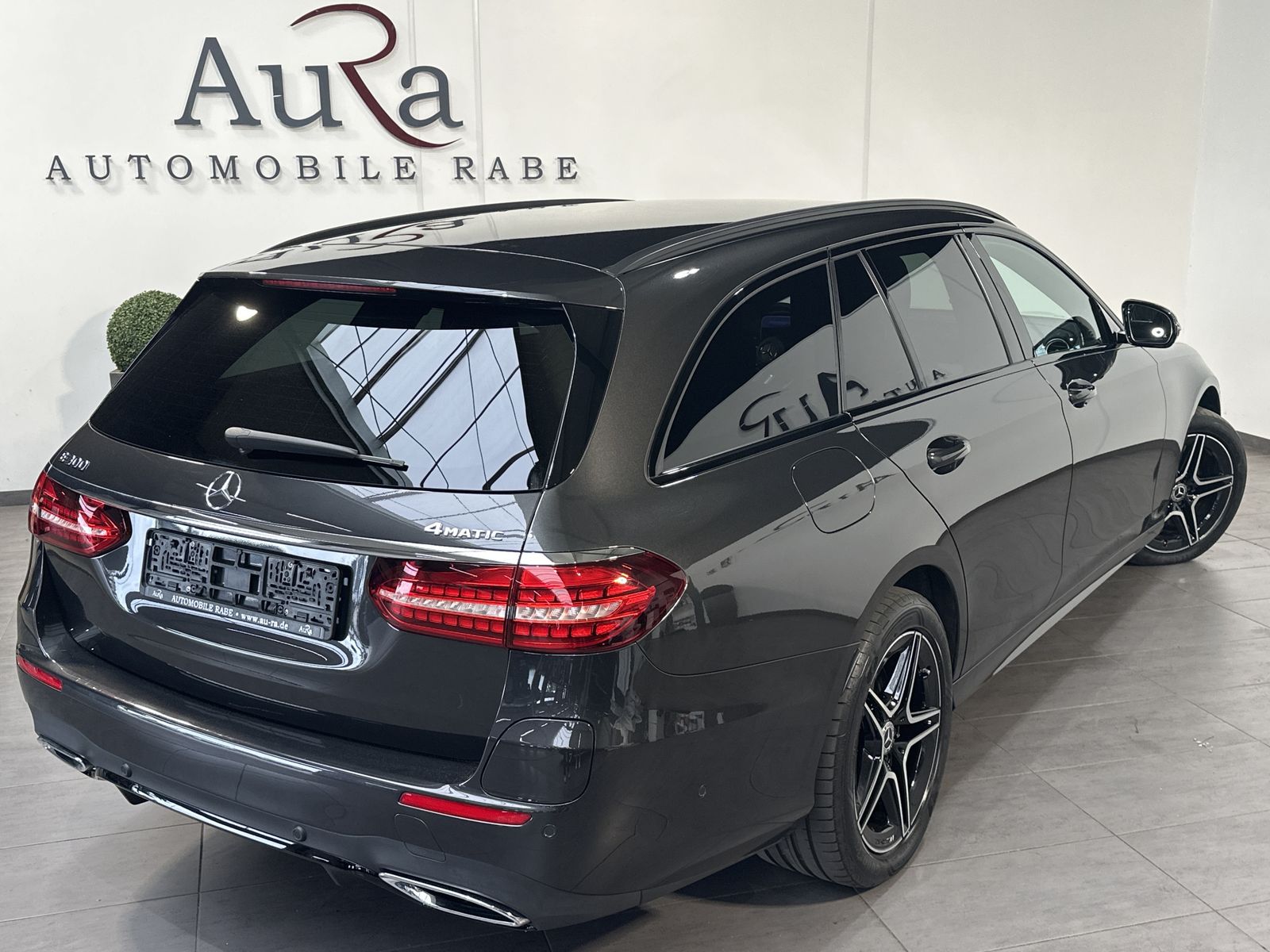 Fahrzeugabbildung Mercedes-Benz E 300de T 4Matic AMG-Line NAV+LED+360°+BURMESTER