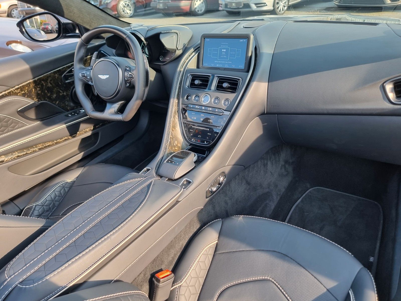Fahrzeugabbildung Aston Martin DBS 5.2 V12 Volante/Werksgarantie 09/27/1A