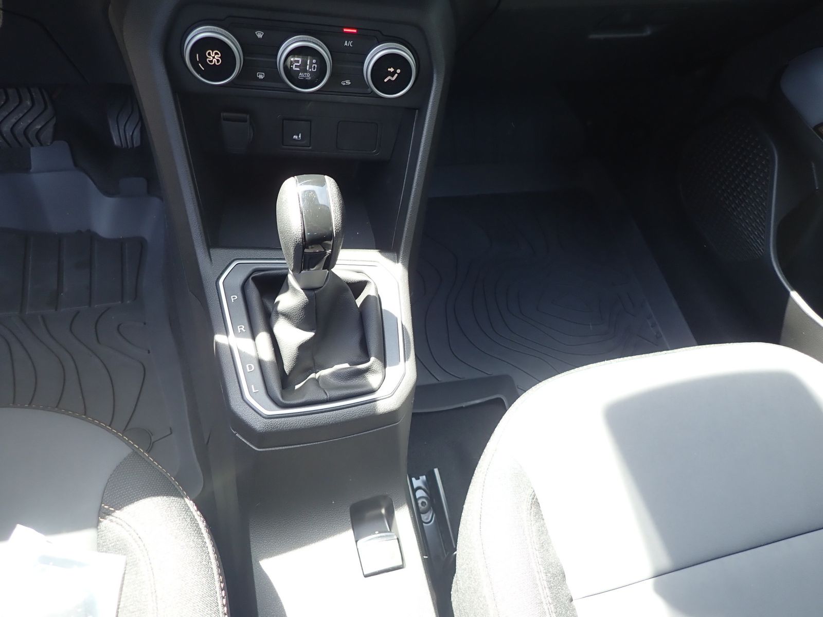 Fahrzeugabbildung Dacia Sandero STEPWAY TCe 90 CVT EXTREME/AUTOMATIK/SHZ
