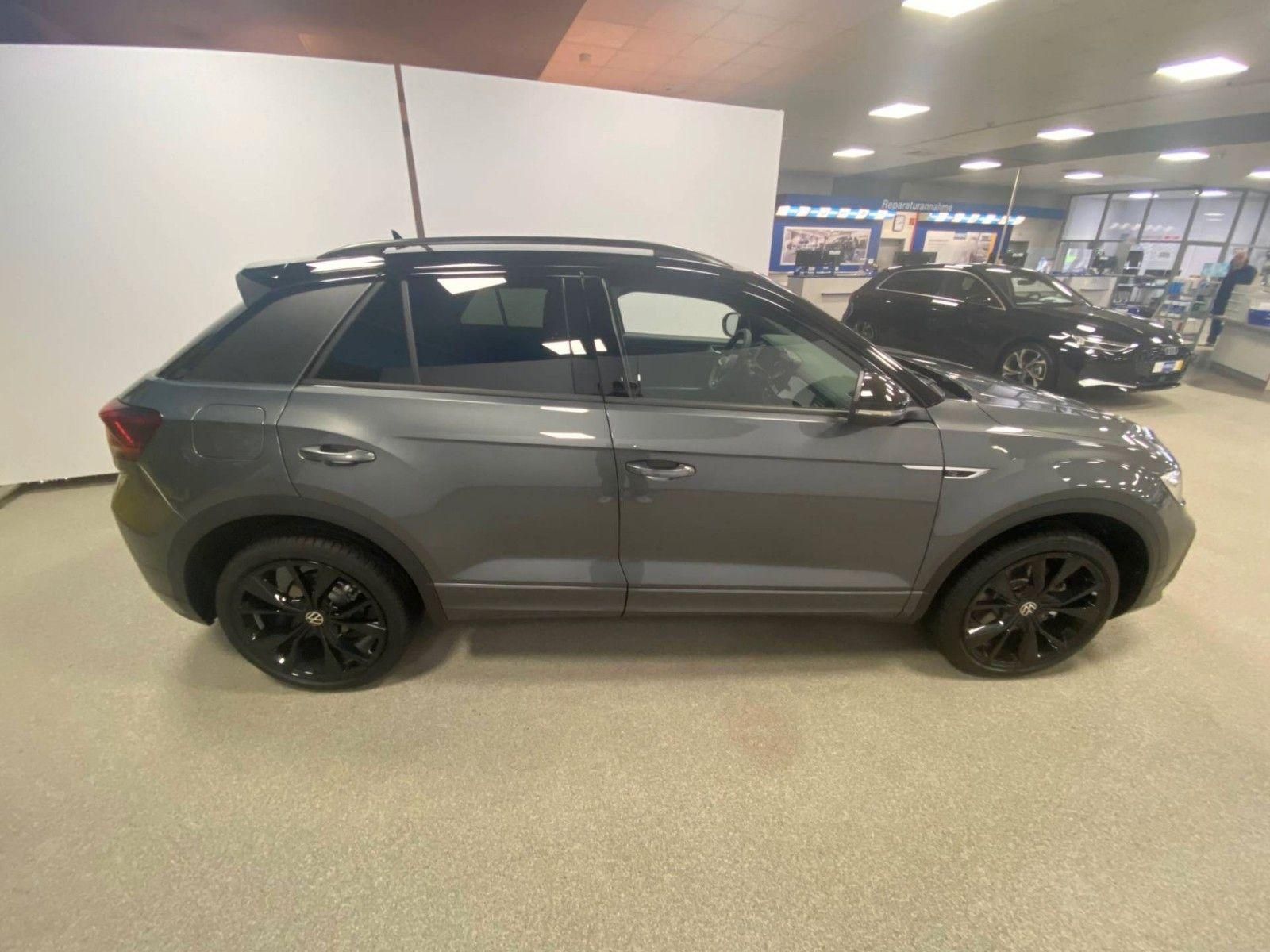 Fahrzeugabbildung Volkswagen T-Roc 1.5 TSI DSG R-Line+ACC+AHK+19"+KAMERA+LED+