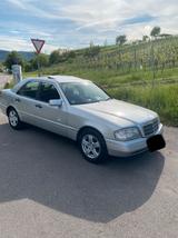Mercedes-Benz Mercedes Benz C220 Sport W202 H-Kennzeichen - Mercedes-Benz C 220 mit Benzin-Antrieb: Limousine