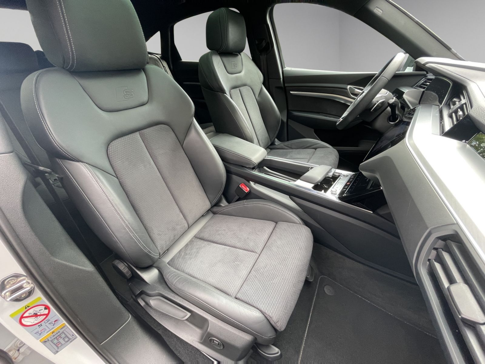 Audi Q8 e-tron - Bild 19
