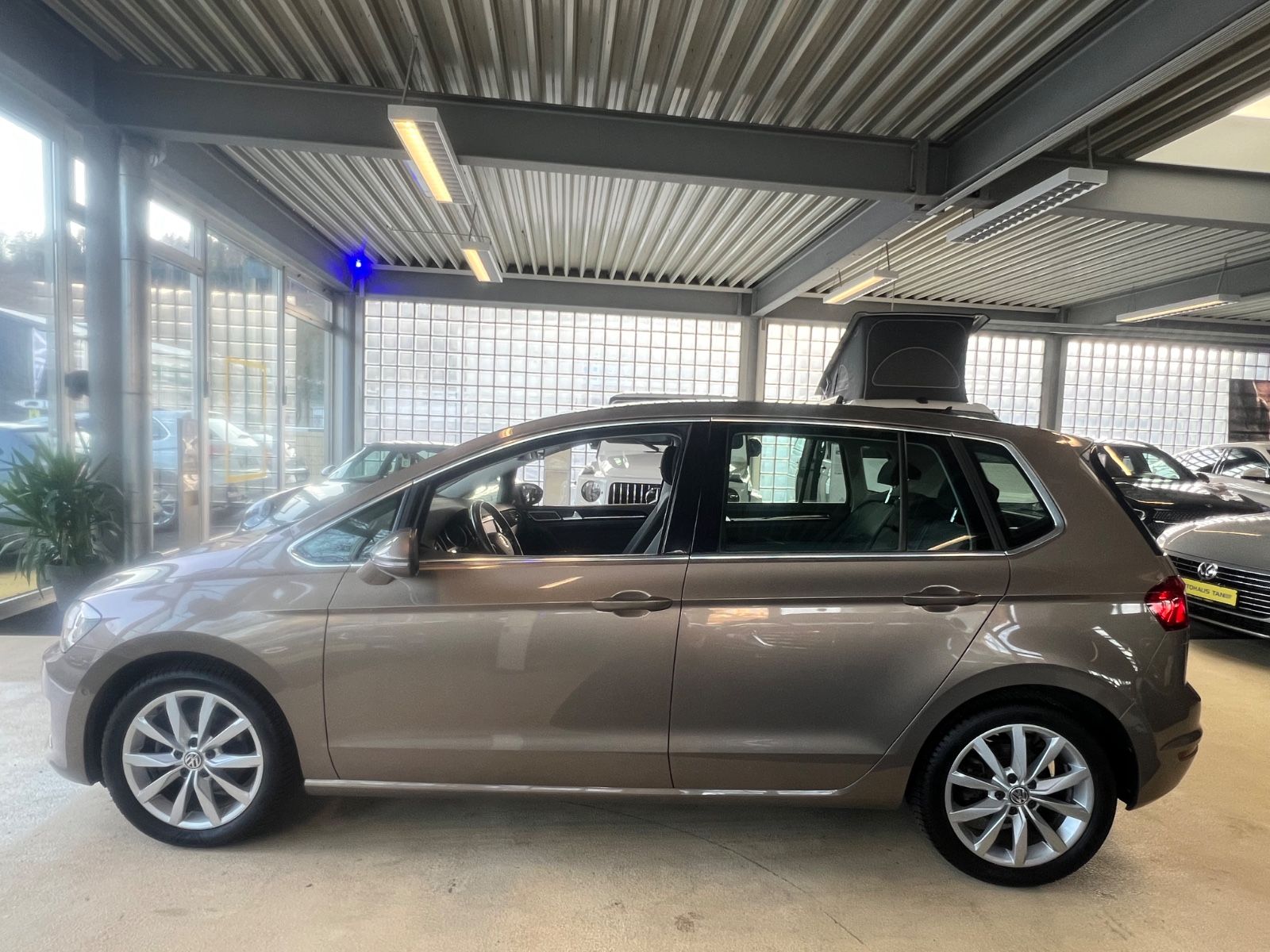 Fahrzeugabbildung Volkswagen Golf Sportsvan 1.4 TSI DSG Highline