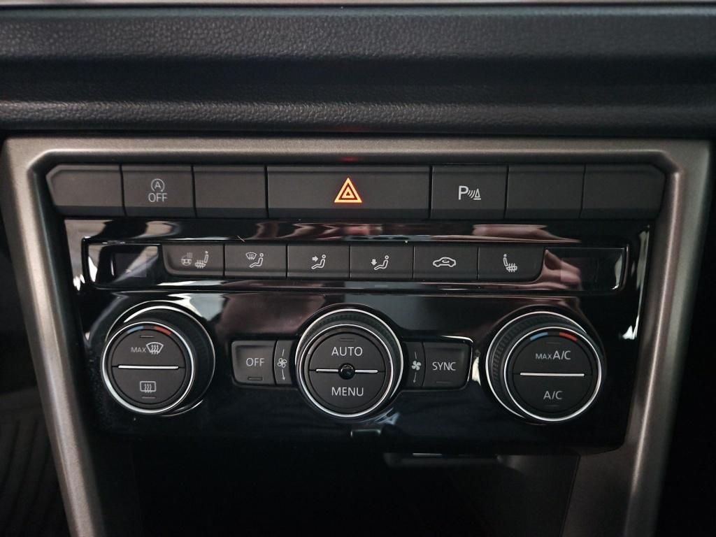 Fahrzeugabbildung Volkswagen T-Roc 1.5 TSI ACT Style ACC LED Navi Winterpaket