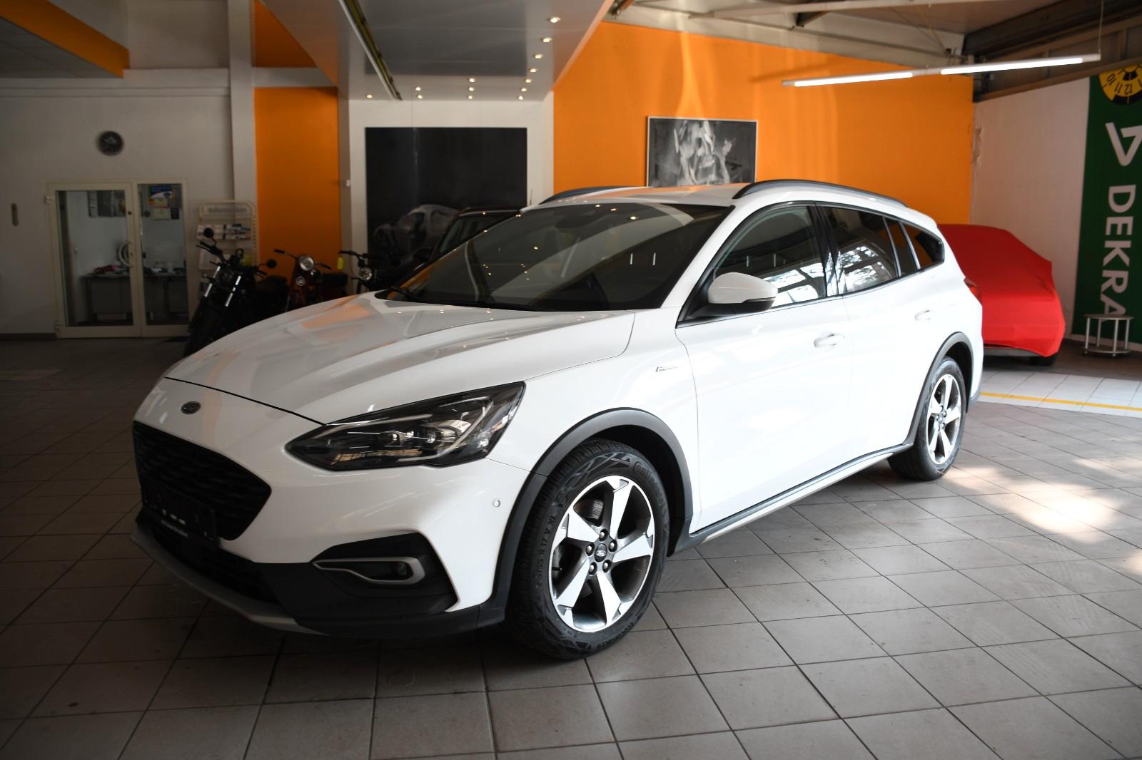 Ford Focus Turnier Active X NAVI LED AHK uvm...