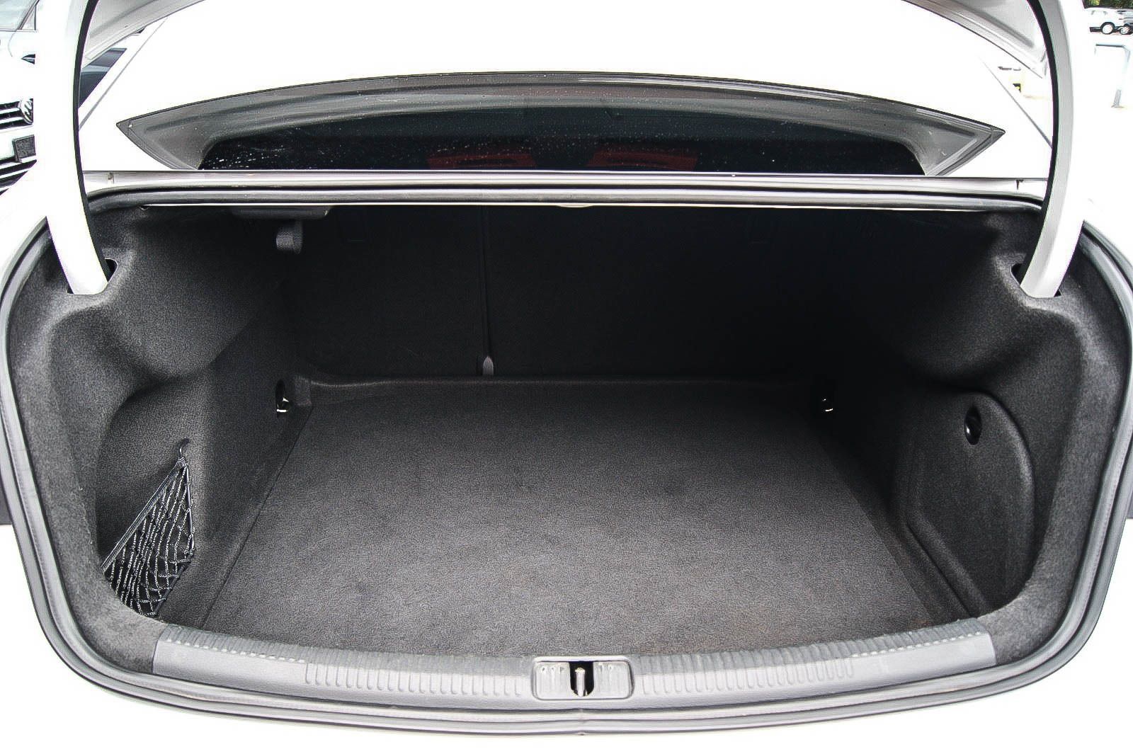 Fahrzeugabbildung Audi A3 Limousine 1.4 TFSI S-LINE NAVIGATION XENON 18