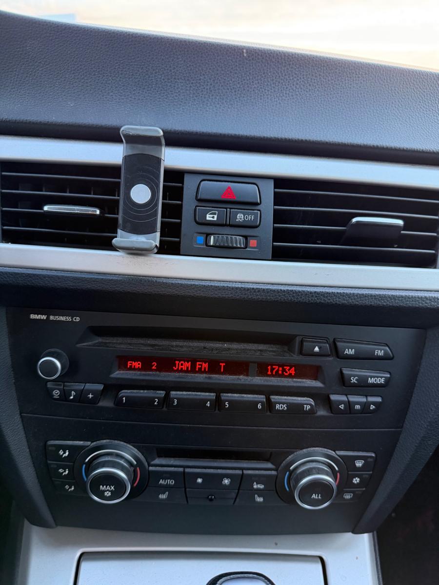 BMW 318 2012 — photo 12