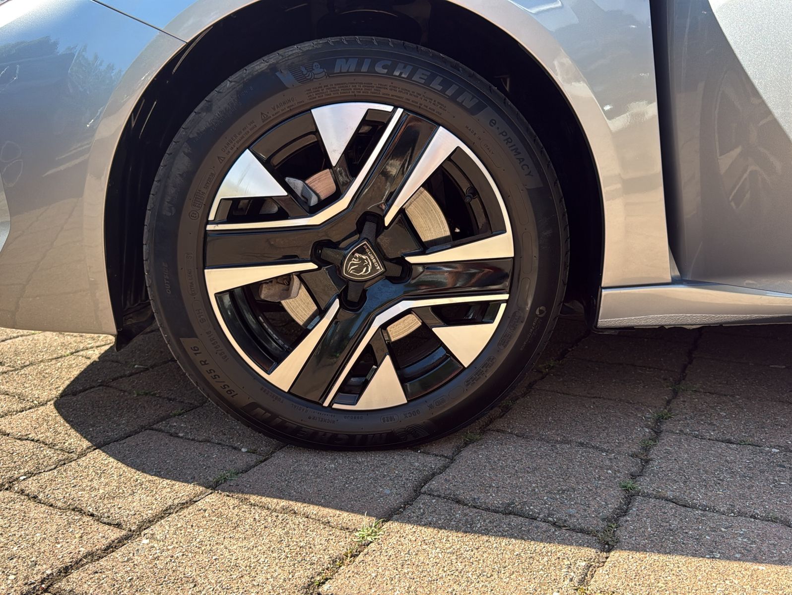 Fahrzeugabbildung Peugeot 208 Allure/Hybrid/AT/PDC/LED ab 185,00 € i.M.