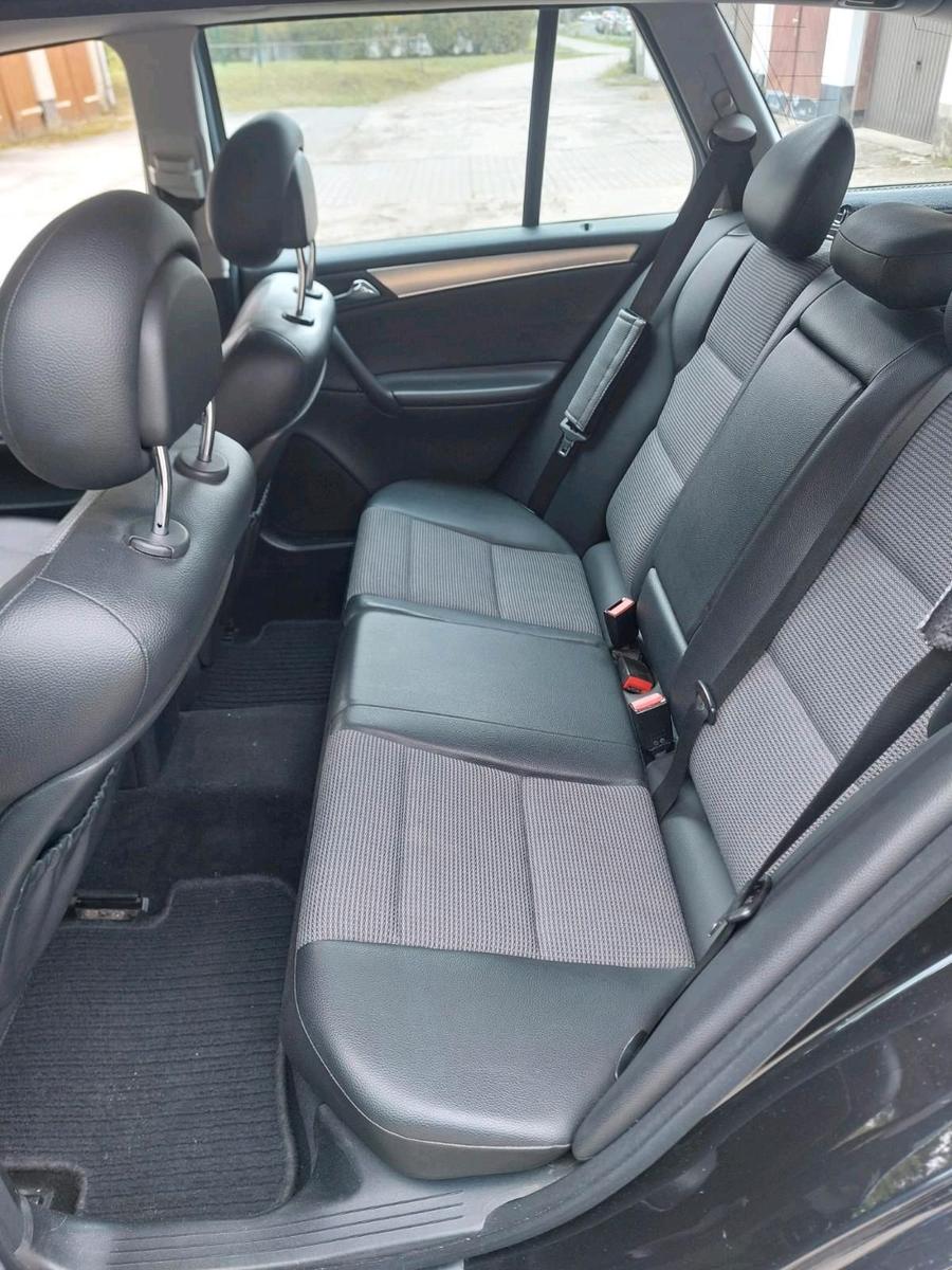 Mercedes-Benz C200 2004 — interior