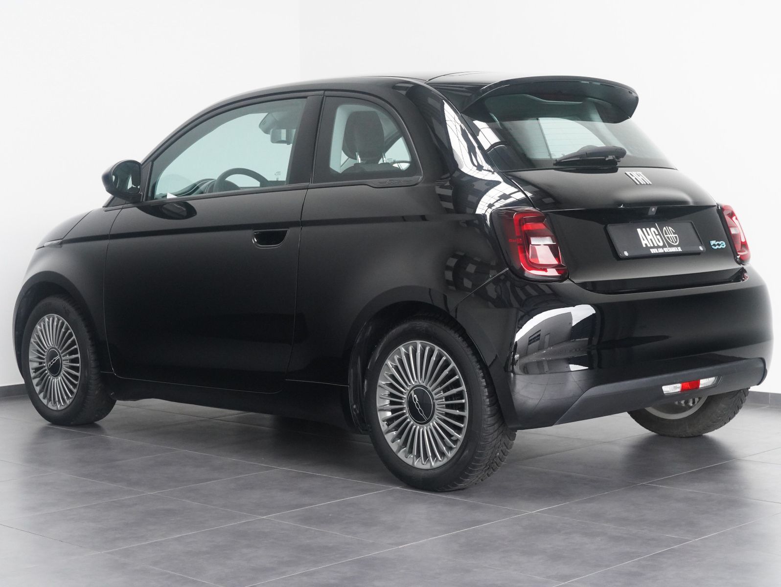 Fahrzeugabbildung Fiat 500e Icon 87KW/42kWh/DC-LADEN/NAVI/KAMERA