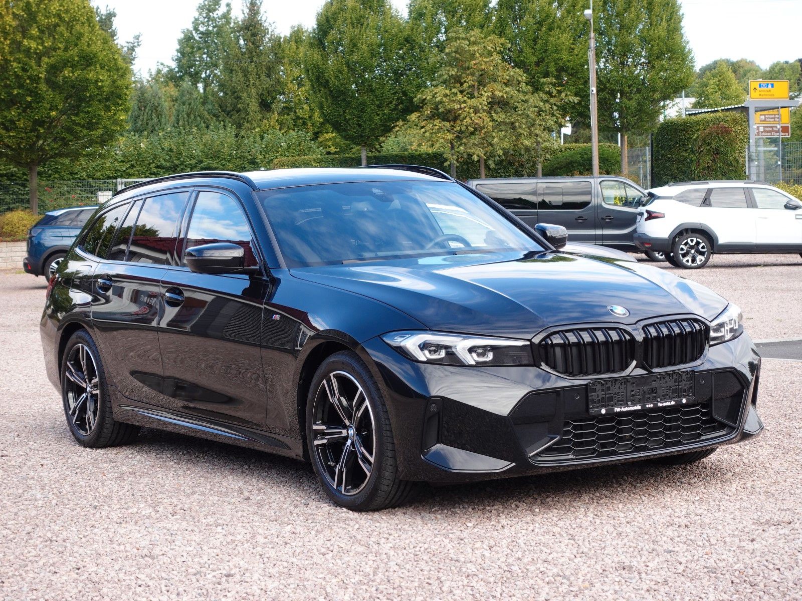 Fahrzeugabbildung BMW 318i Touring Auto M Sportpaket 18"/HiFi/LED/Navi