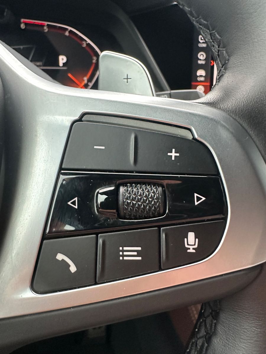 Fahrzeugabbildung BMW X5 xDrive30d M-Sport NAV+LASER+360°+HEAD-UP+DAP