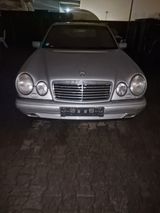 Mercedes-Benz E 200 AVANTGARDE Avantgarde - Mercedes-Benz E 200 aus 1998