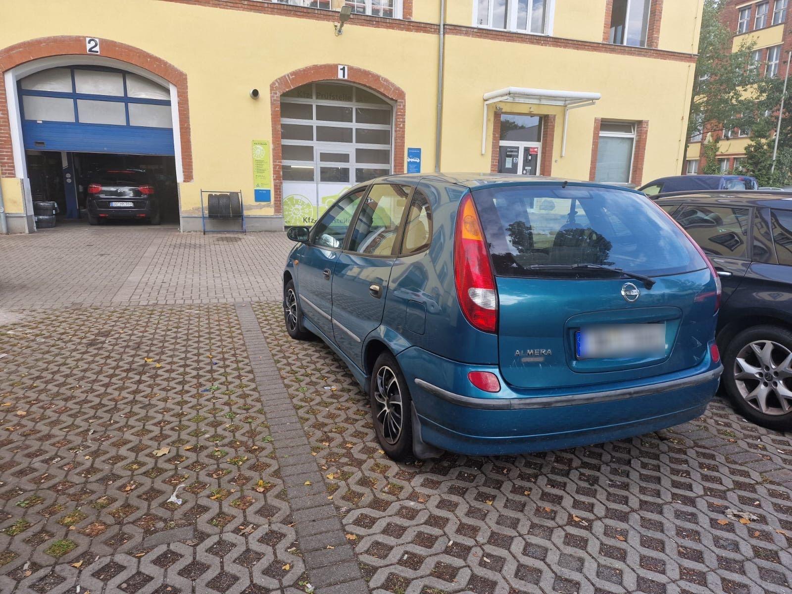 Nissan Almera Tino