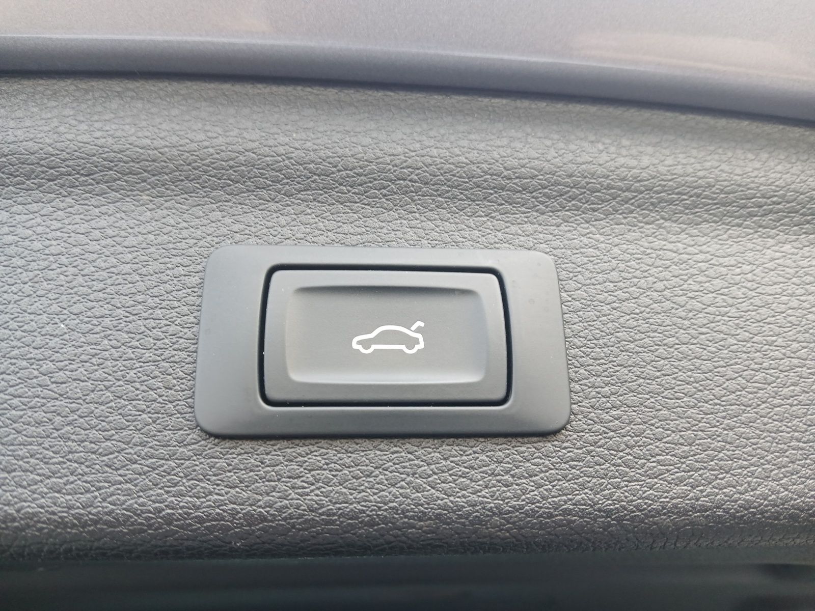 Fahrzeugabbildung Audi Q3 35 TDI advanced S-tronic LED AHK AVC ACC