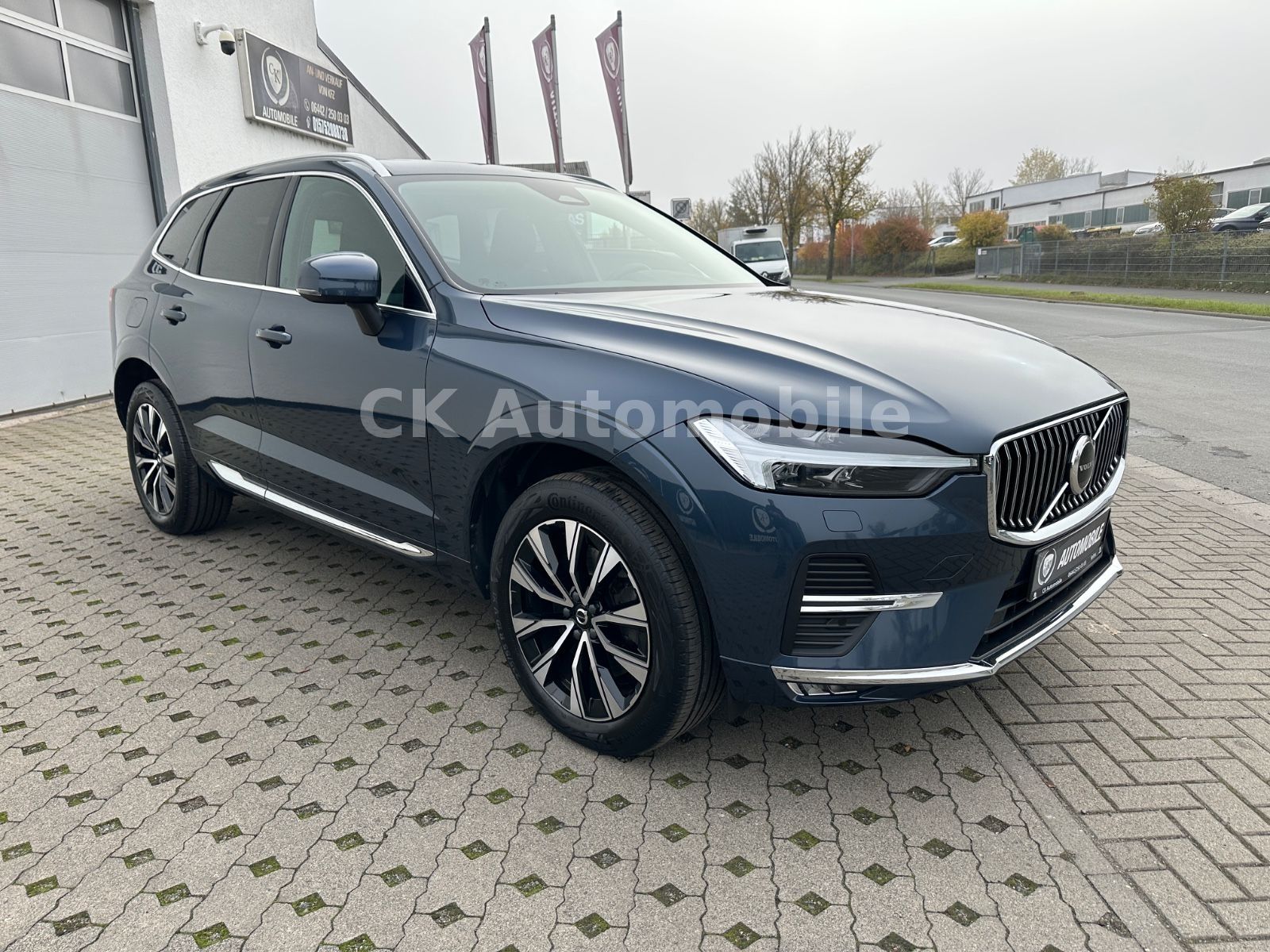 Fahrzeugabbildung Volvo XC60 B4 Plus Bright AWD/Navi/Leder/Pano/LED/Kam.
