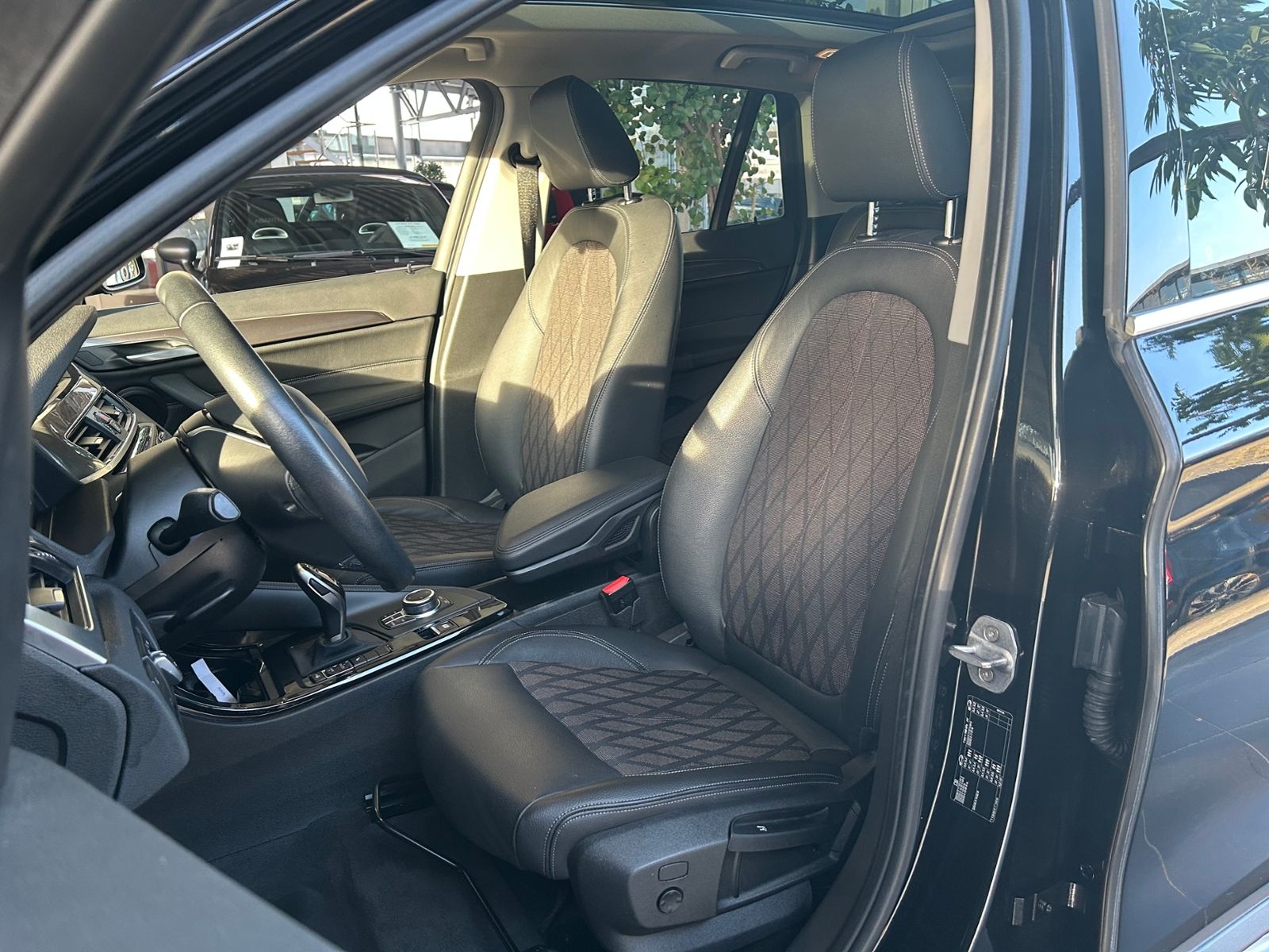 Fahrzeugabbildung BMW X1 sDrive 20 i xLine PANO AHK LED NAVI