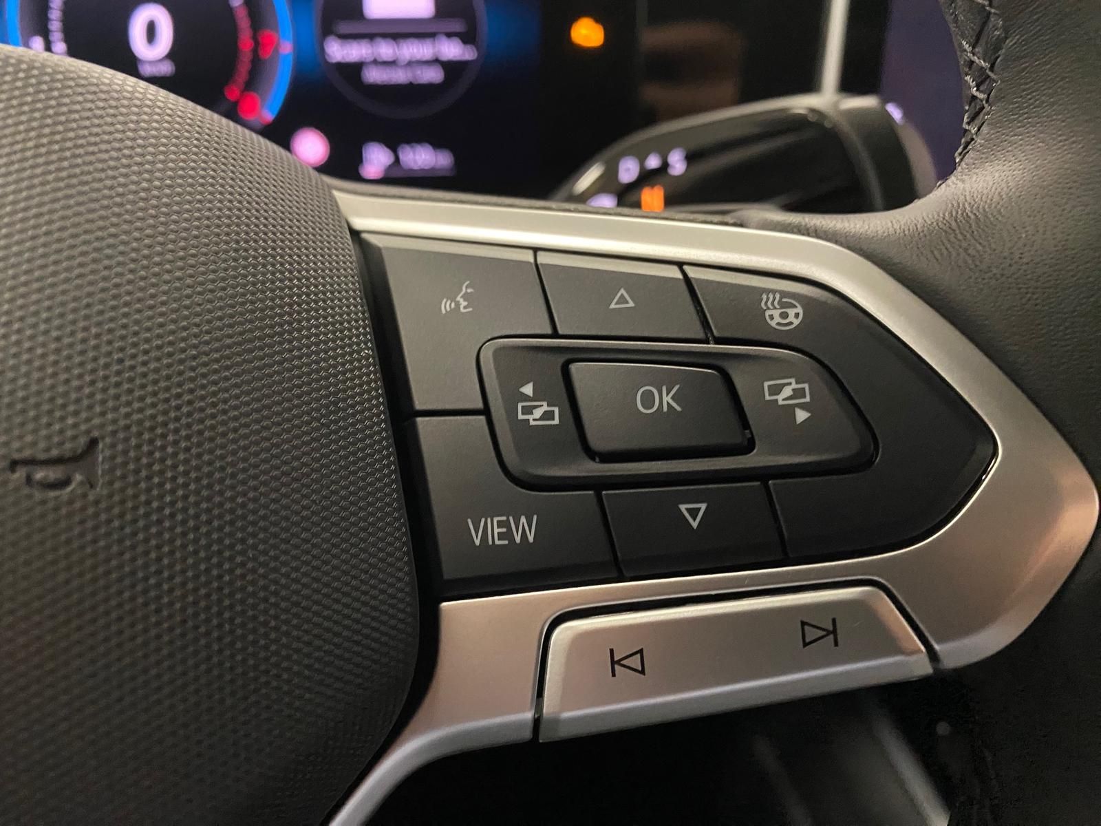 Fahrzeugabbildung Volkswagen Passat Variant 1.5 eTSI Elegance AHK+MATRIX+ACC+