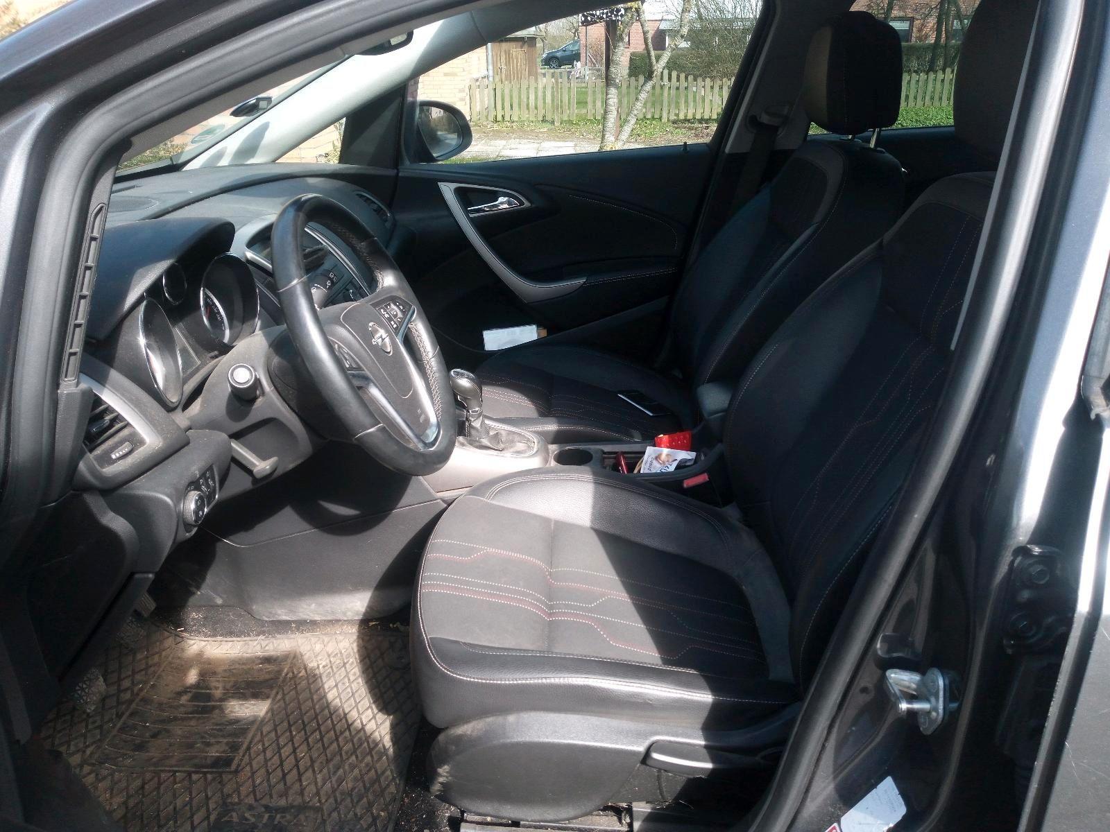 Opel Astra 2012 — photo 7