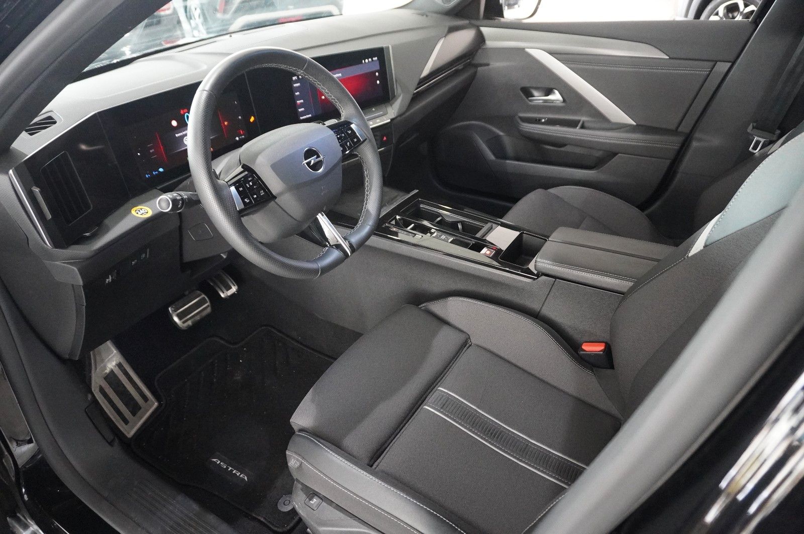 Fahrzeugabbildung Opel Astra L Lim. 1.6 HYBRID GS SPORT NAVI/LED/360°