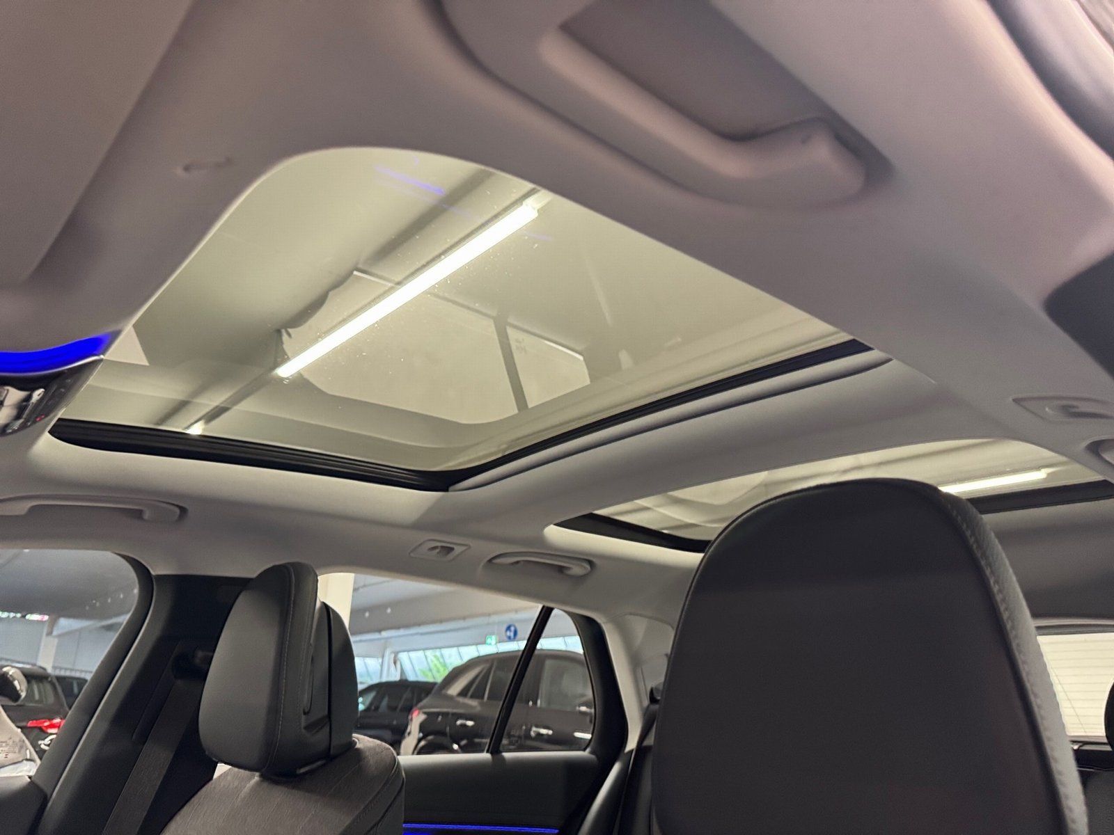 Fahrzeugabbildung Mercedes-Benz E 220 T d Avantgarde*AHK*Pano*Distro*Totwink*LED
