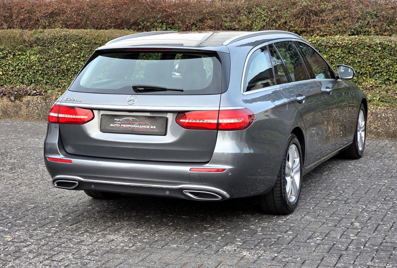 Mercedes-Benz E 220D T AUTOMATIK*LED*RFK*BSA*NAVI*GRA*PDC*SHZ