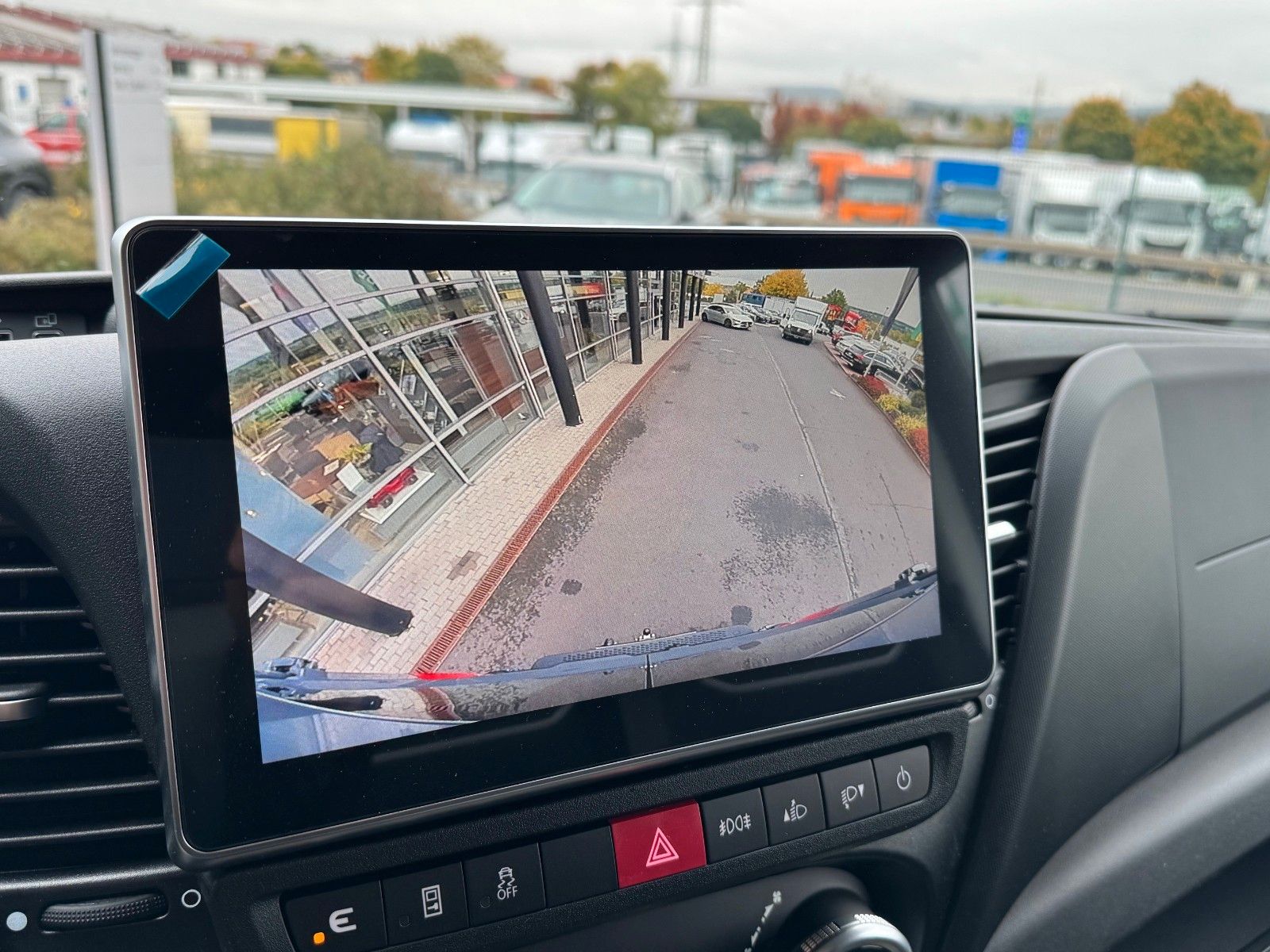 Fahrzeugabbildung Iveco Daily 35S18HA8 3.0L *R3.520mm*AHK*2xSchiebetür*