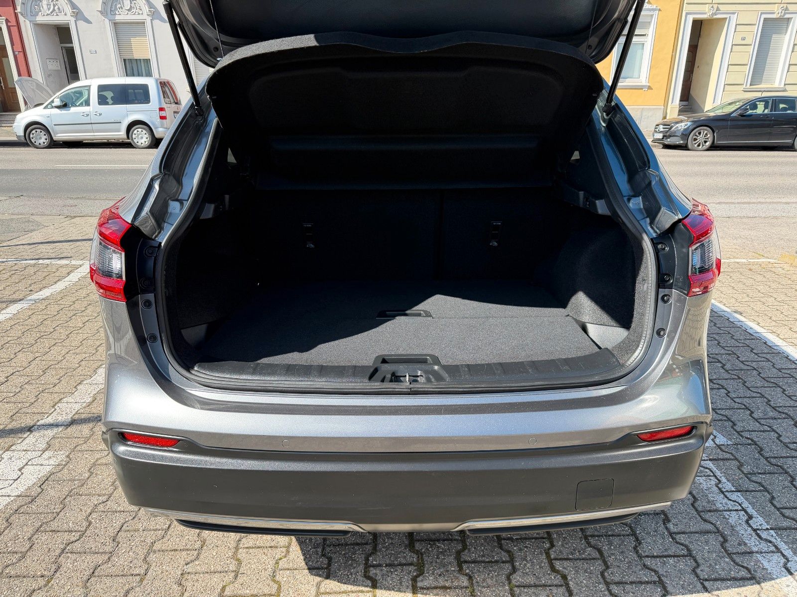 Fahrzeugabbildung Nissan Qashqai N-Connecta 1-HAND NAVI 360 KAMERA TEMPOM