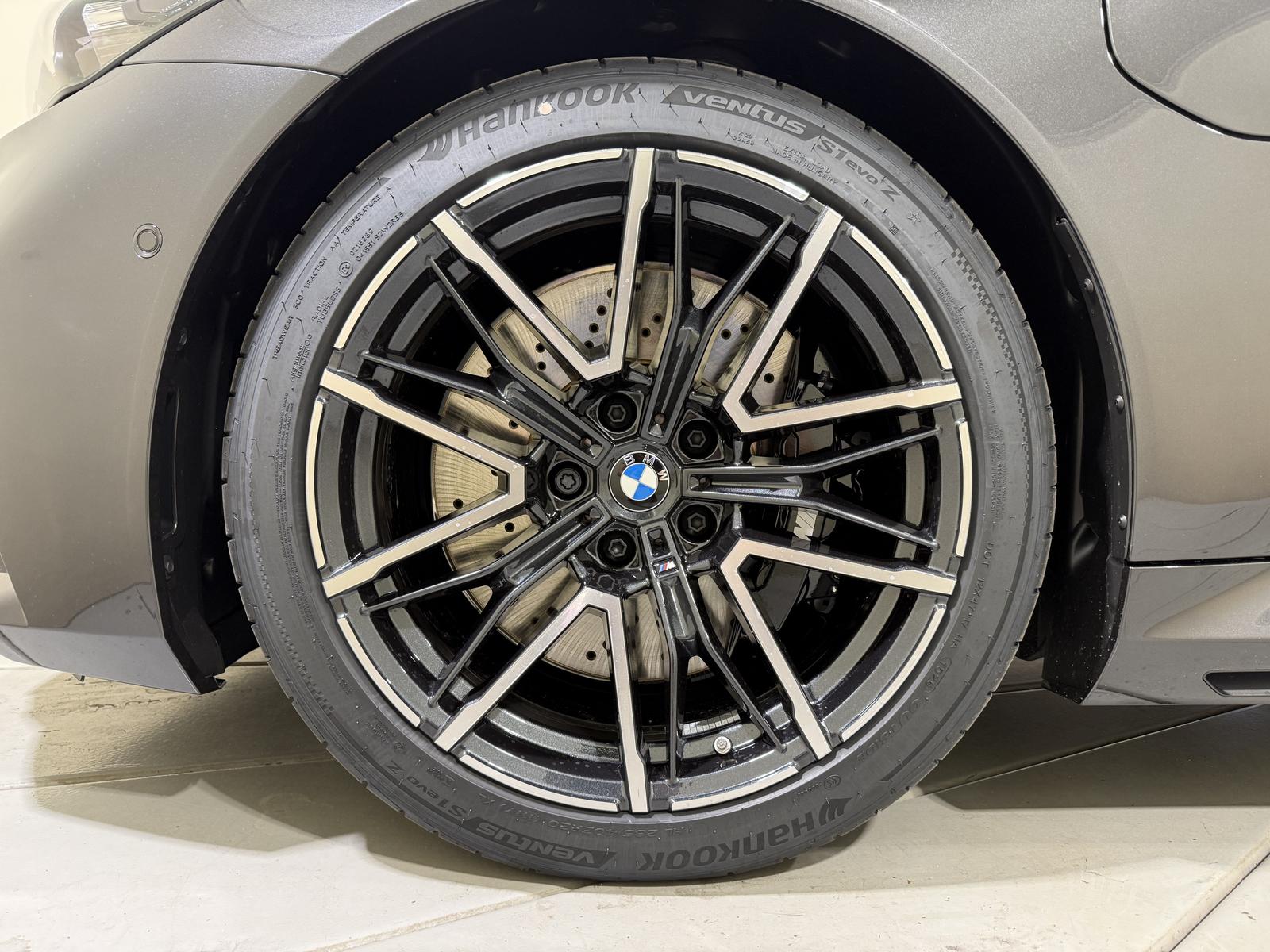 BMW M5 Touring Vmax ACC 360 AHK B&W Pano