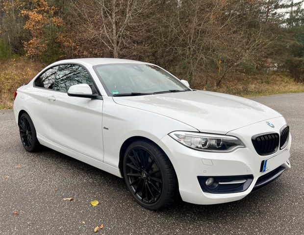 BMW 220i Coupé Sport Line Sport Line