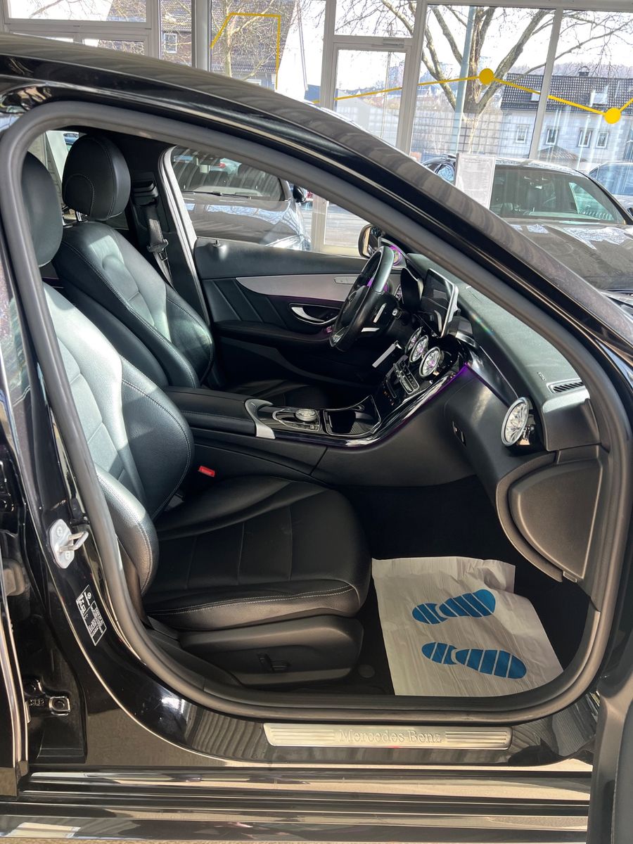 Fahrzeugabbildung Mercedes-Benz C 200 CGI Lim AMG LINE *AMBIENTE*KAMERA*HEAD-UP*