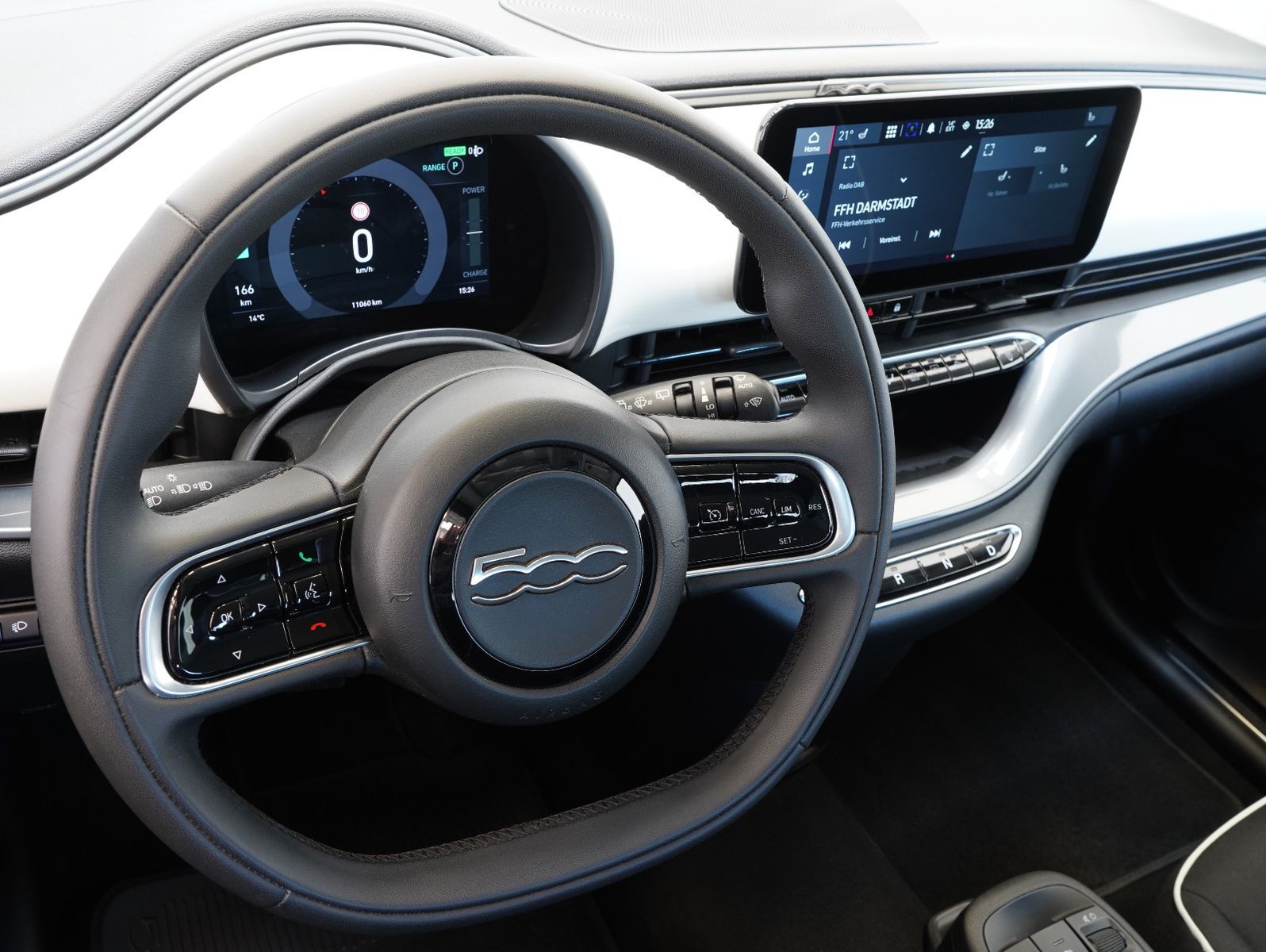 Fahrzeugabbildung Fiat 500e 87KW/42kWh/DC-LADEN/CARPLAY/DAB/SOH/KAMERA