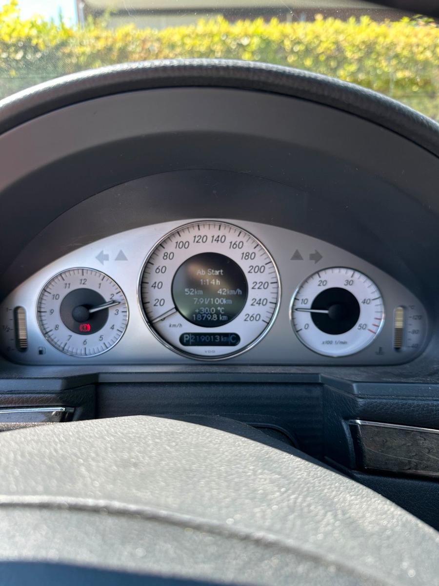 Mercedes-Benz E320 2005 — photo 8