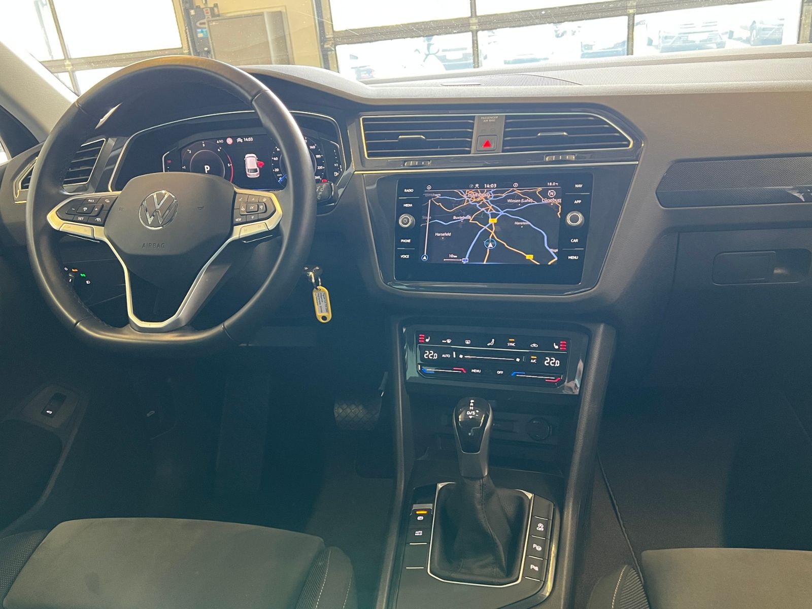 Fahrzeugabbildung Volkswagen Tiguan Elegance 2.0 TDI DSG *AHK, Matrix-LED, Na