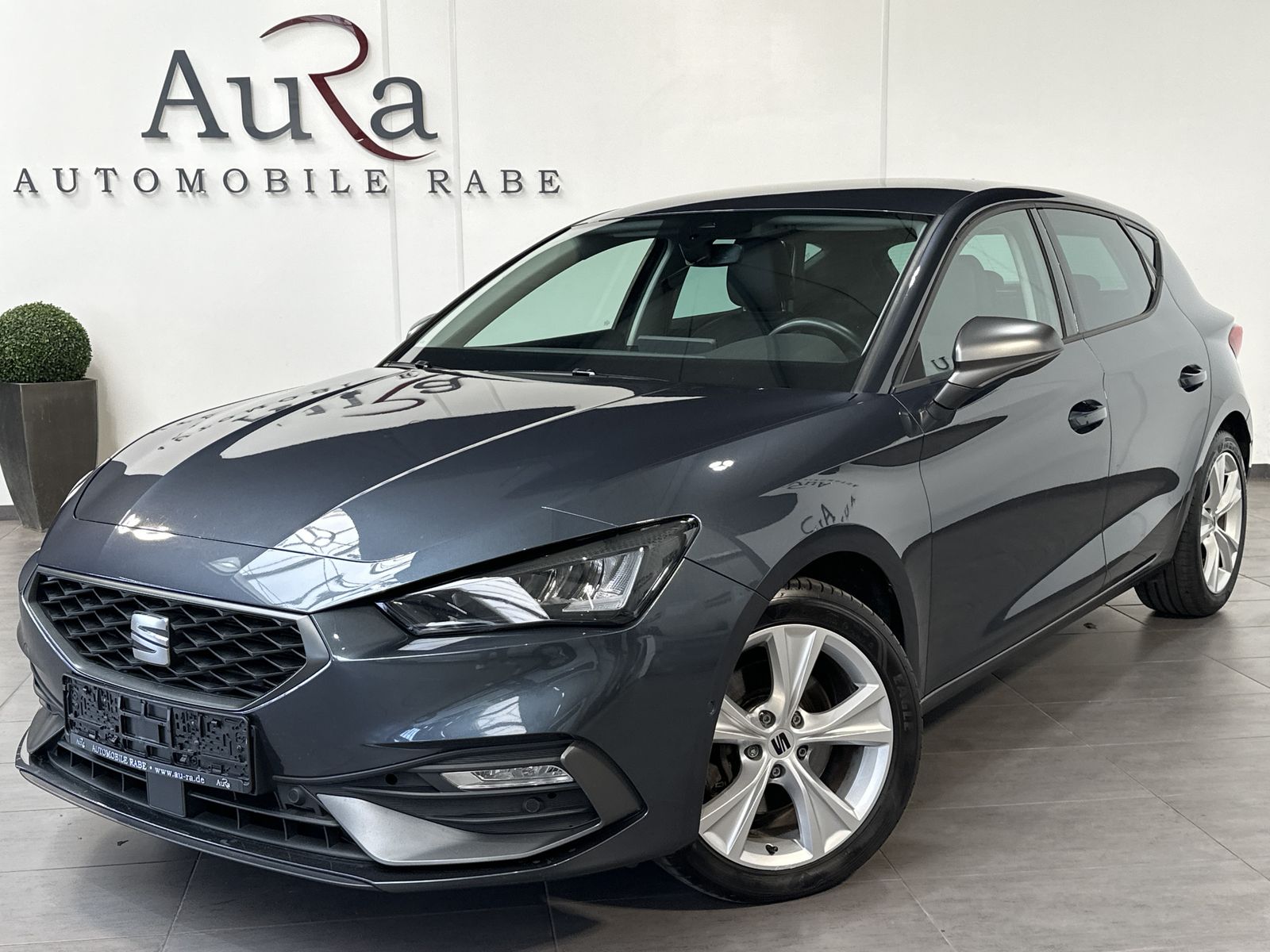 Fahrzeugabbildung SEAT Leon 2.0 TDI DSG FR NAV+LED+ACC+CARPLAY+17ZO+1HD