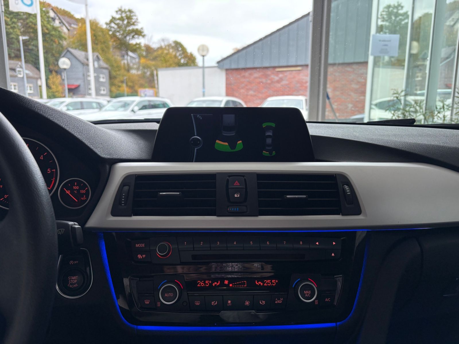 Fahrzeugabbildung BMW 325 d Lim. F30 *NAVIGATION*AMBIENTE*