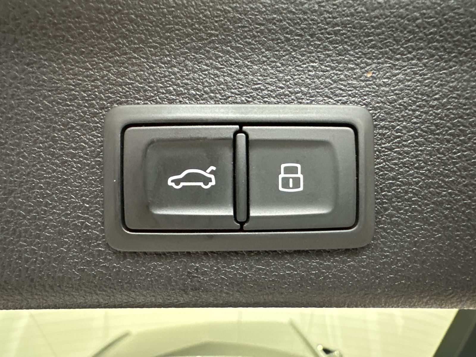 Fahrzeugabbildung Audi A6 Avant 40 TDI Qu Sport NAV+LED+CARPLAY+1HD+PP