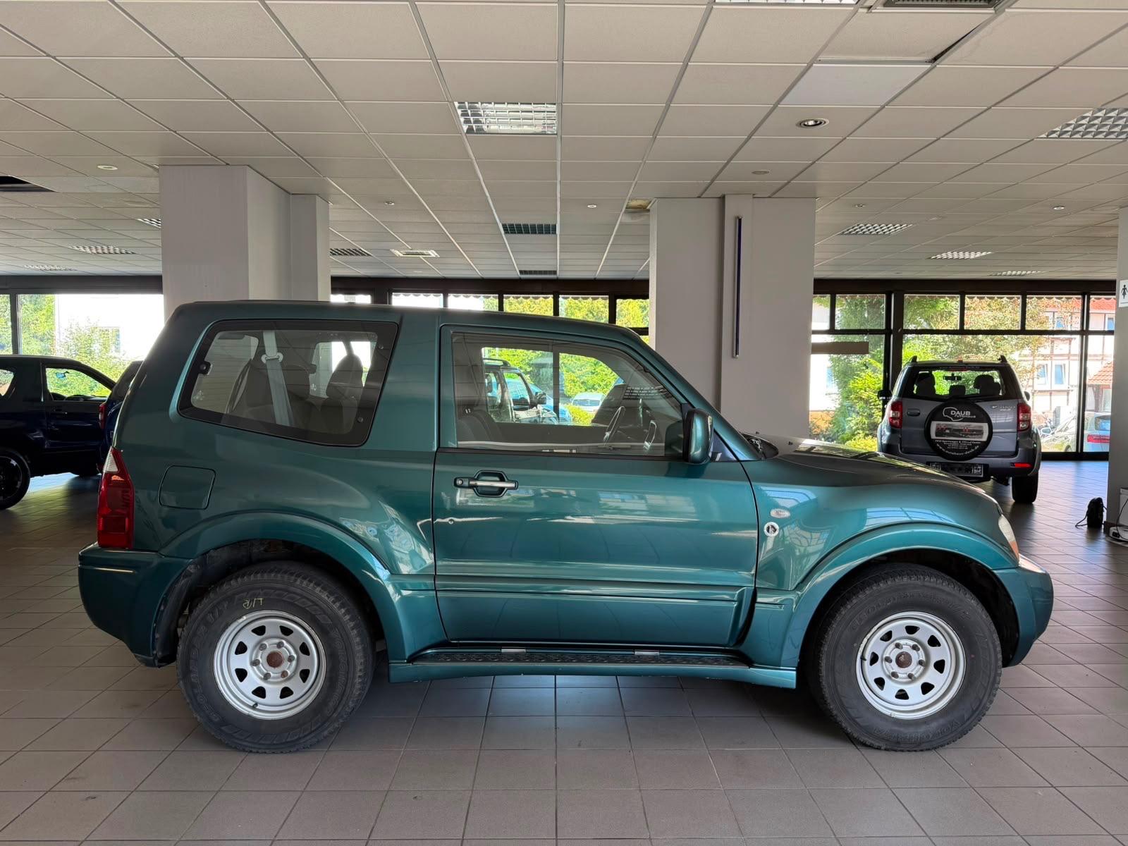 Mitsubishi Pajero 3.2 DI-D Dakar 3 portes | 160 ch | BVA | 1re main | Sièges chauffants | Régulateur | Attelage