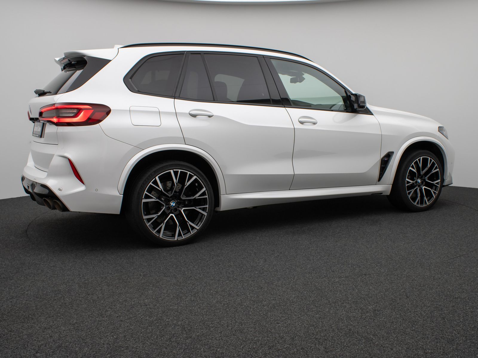 Fahrzeugabbildung BMW X5 M  Competition Panorama Laser 360°B&W SoftCL