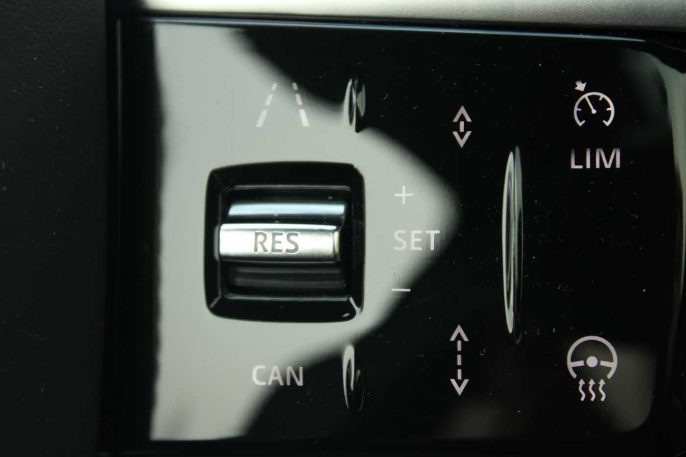 Fahrzeugabbildung Land Rover Discovery Sport Diesel D200 R-Dynamic SE