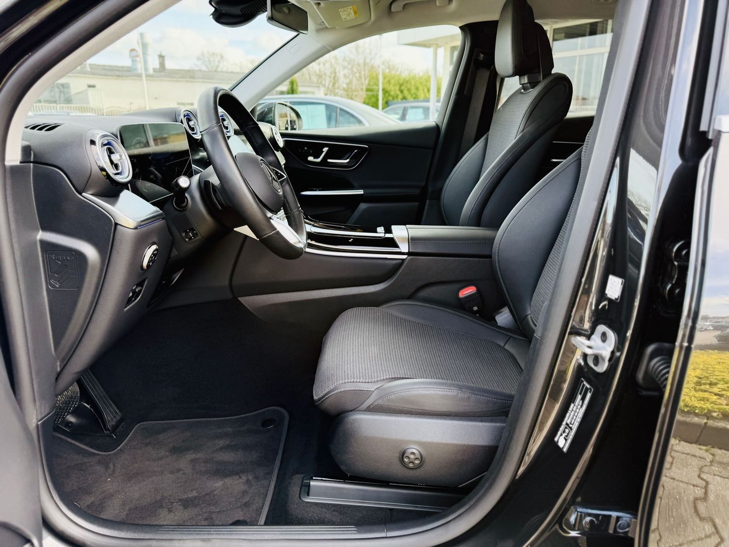 Fahrzeugabbildung Mercedes-Benz GLC 220 d 4M AVANTGARDE, AHK, LED, Navi, RFK, Wi