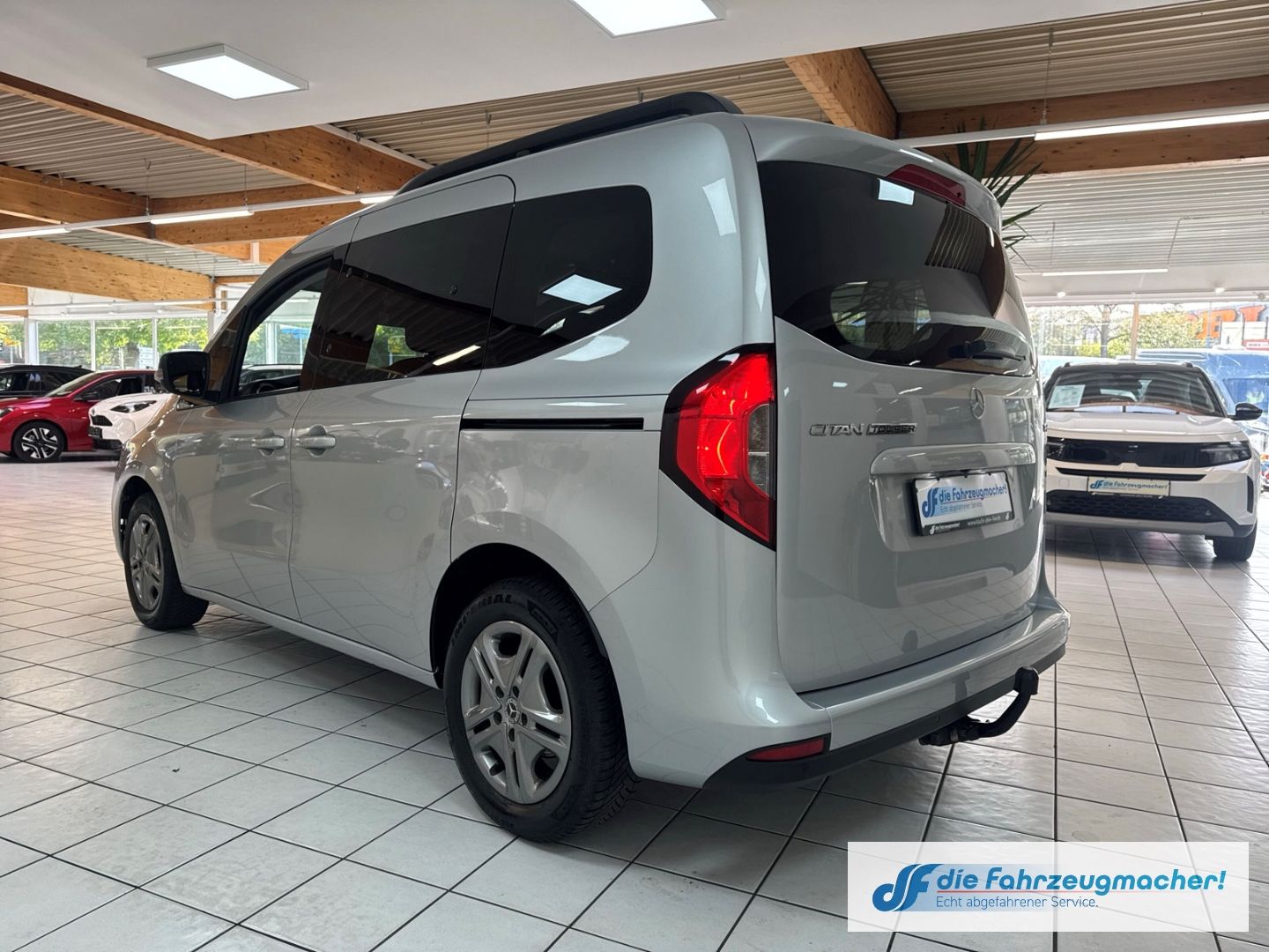 Fahrzeugabbildung Mercedes-Benz Citan Kombi 113 Tourer AHK DAB SHZ Totwi Spur.Ve