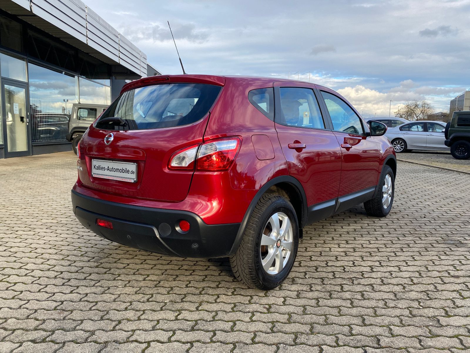 Fahrzeugabbildung Nissan Qashqai Acenta 1.6 PDC+SHZ+KLIMA+AHK+TÜV-NEU