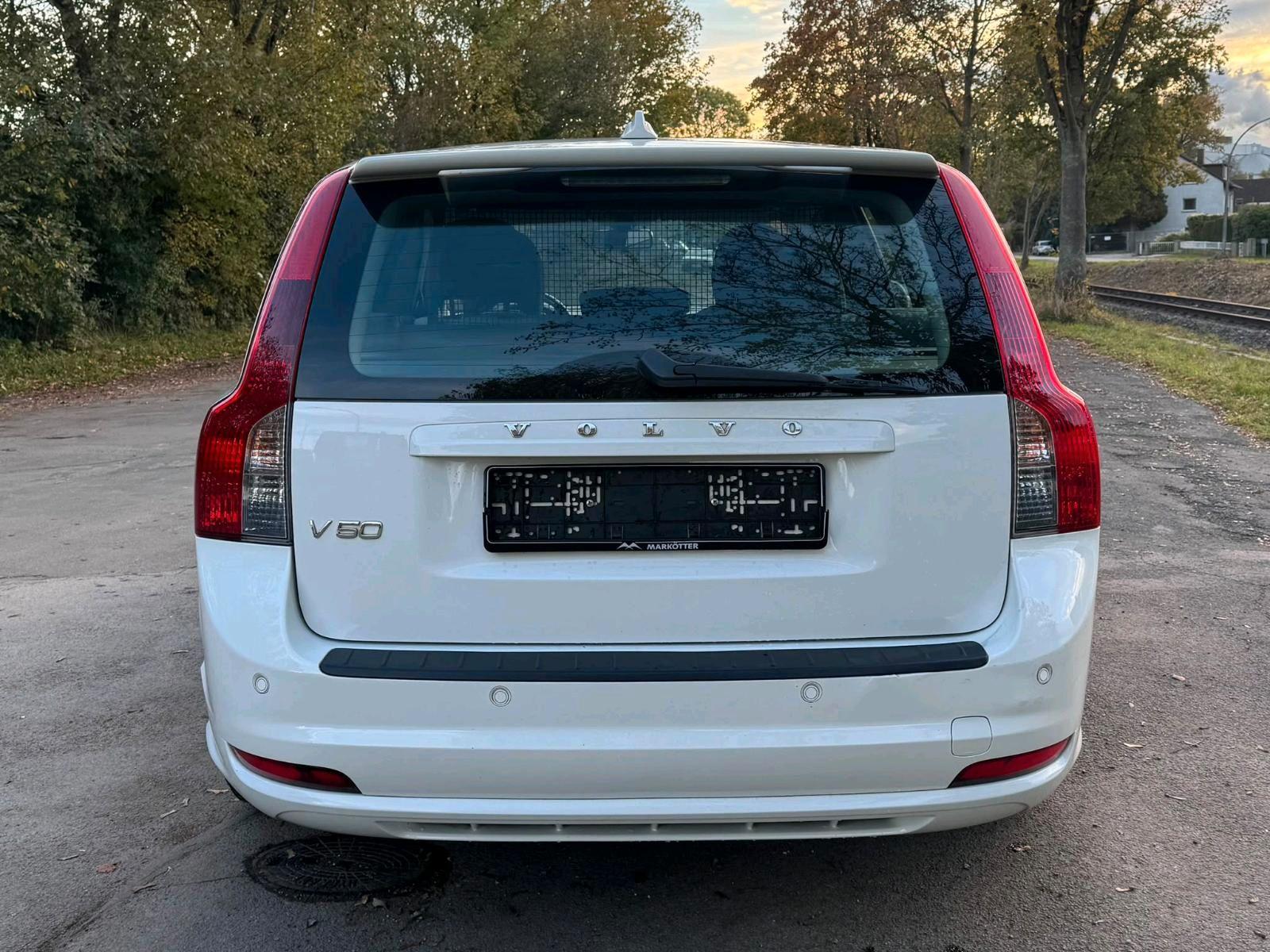 Volvo V50 2011 — photo 9