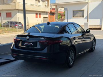 Alfa-Romeo Giulia - 4
